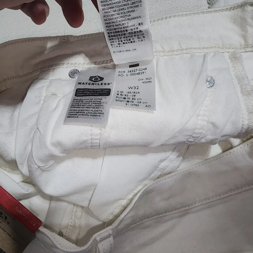 Levi's 501 shorts original 32'' waists a high rise fitted through the hip